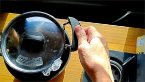 車中泊の基本料理：焼肉味の蒸料理「保温調理器にセットー２」