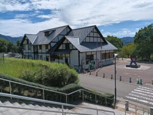 「桂川ウェルネスパーク」でジョギング 里山交流館