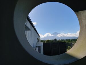 2024年9月14日あしがら温泉 施設入口ののぞき窓からの富士山